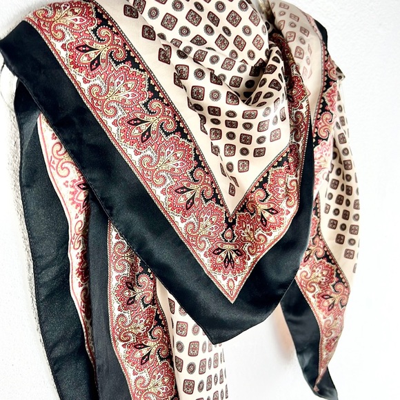 ISOTONER - SIGNATURE COLLECTION |🧣🖤Paisley Print Large Square Scarf - Picture 8 of 8